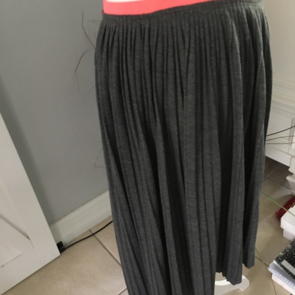 American eagle Hi-Lo Great skirt with pink waistband. Size Medium - Picture 5 of 6